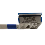 Primer plano del conector del cable plano FFC para TV LG, mostrando la etiqueta con el número de parte EAD65387309.