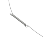 Primer plano del resorte de tensión del aro metálico ACA56078801, mostrando el mecanismo que asegura la goma de la puerta.