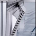 Vista lateral del Gasket Assembly ADX52752660 mostrando su estructura magnética y bordes reforzados.