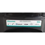 Etiqueta de especificaciones Hisense HP140 800W con Bluetooth, USB, FM, Line In, guitarra y micrófono.