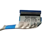 Etiqueta del cable flex para TV LG mostrando el número de parte EAD63986801