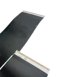 Cable flex BN96-39821F BN96-39820F Samsung vista posterior Vista lateral del cable flex BN96-39821F / BN96-39820F para TV Samsung UN55NU7100AKXZL, mostrando su estructura flexible y conectores.