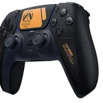 Mando de juegos negro con detalles en naranja y diseño ergonómico