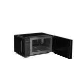 Microondas abierto con puerta derecha y panel de control digital Microondas negro con puerta abierta mostrando el interior y el plato giratorio