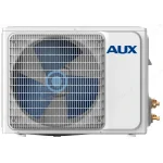 Imagen de una unidad exterior de aire acondicionado AUX blanca con rejilla de protección y logo AUX en azul