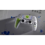 Mando de PlayStation con diseño único y personalizado Mando de PlayStation blanco con detalles en verde y azul, ideal para gamers