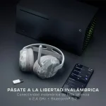 Auriculares inalámbricos con diseño camuflaje, conectividad 2,4 GHz y Bluetooth 5.2