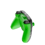 Mando de juego verde con grips cómodos y botones programables