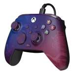 Mando de Xbox con cable, diseño de gradiente de colores púrpura y azul, botones coloridos