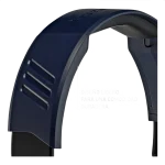 Detalle de un reloj inteligente con pulsera de diseño ligero y ranuras de ventilación